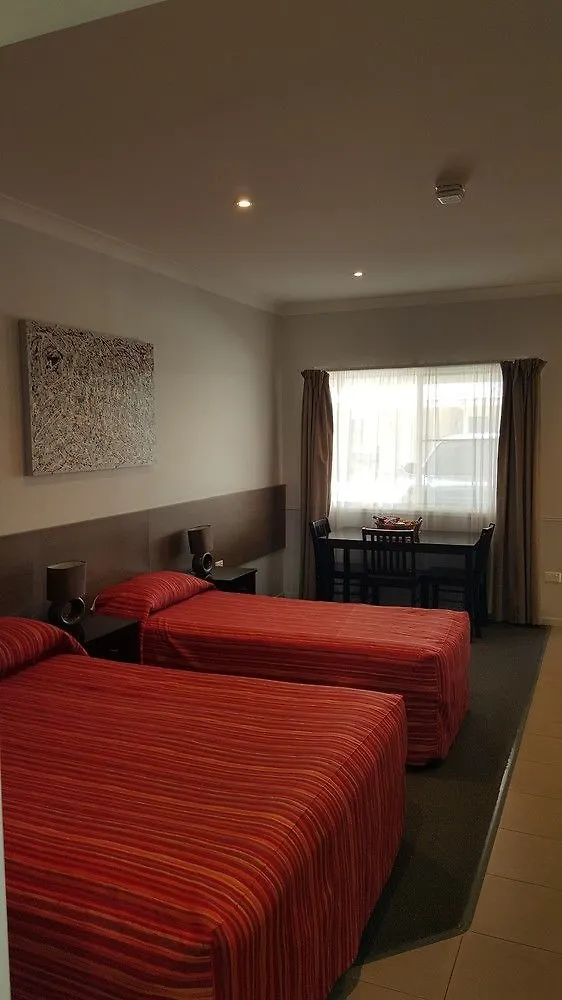Roma Inland Motor Inn